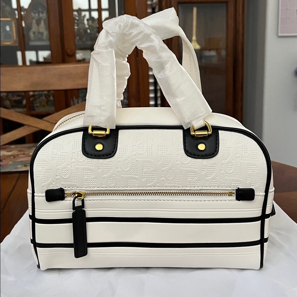 Source Unknown Egg Shell and Black Crossbody Satc… - image 3